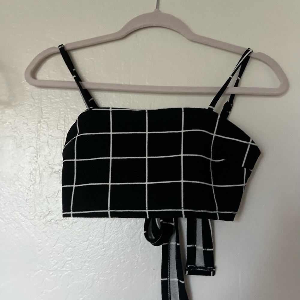 Checkered Cropped Tank Top with a Bow